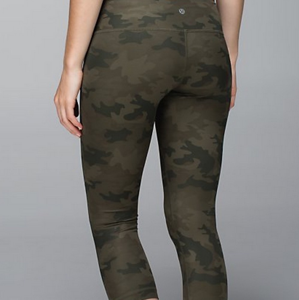 Lululemon camo cropped